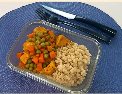 Tanjir sa piletinom, šargarepom, graškom i nutritivnim informacijama